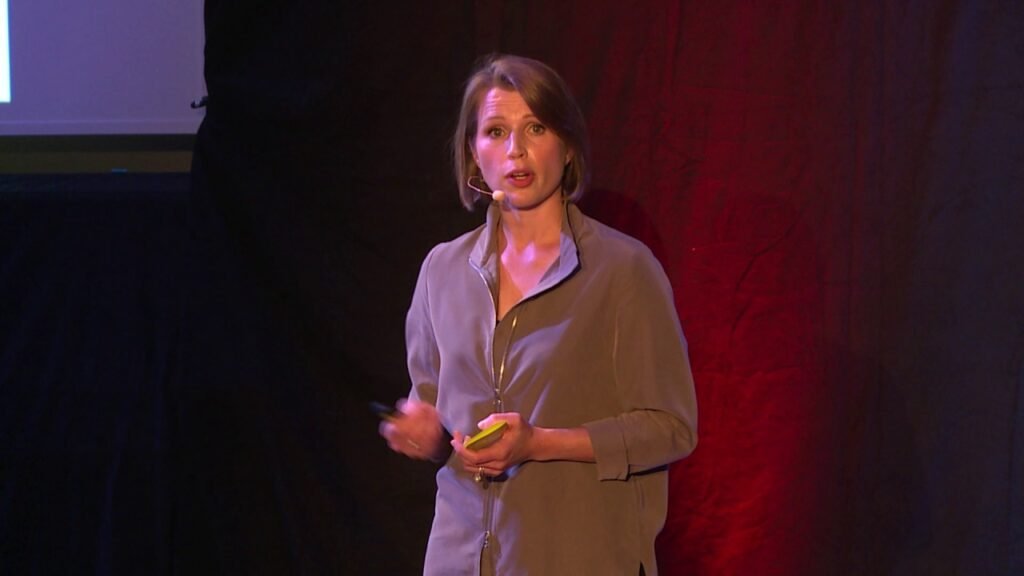 Josefine Cox